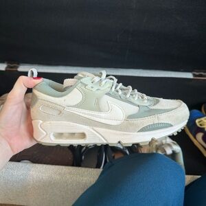Women’s 6 Nike air max - sage